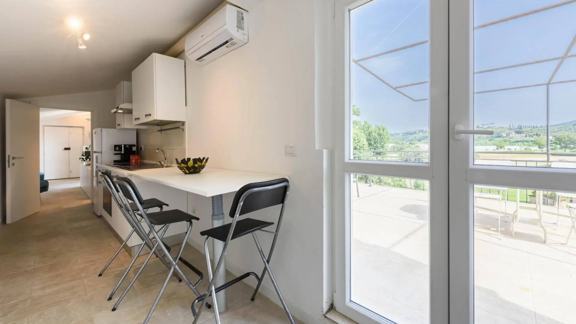 The Luxor Suites - Larione Florenz Apartment